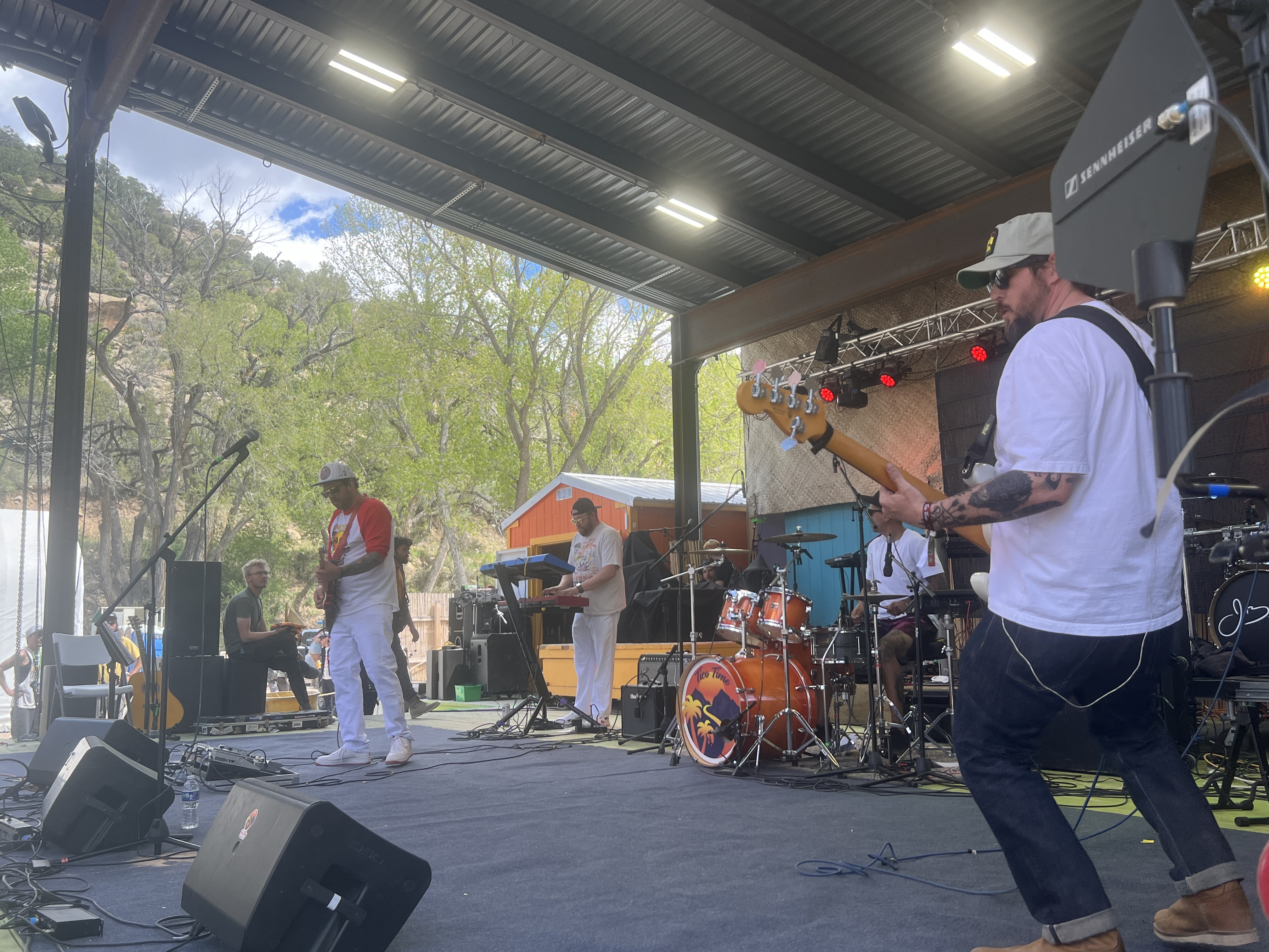 Royal Blu w/ The Autos