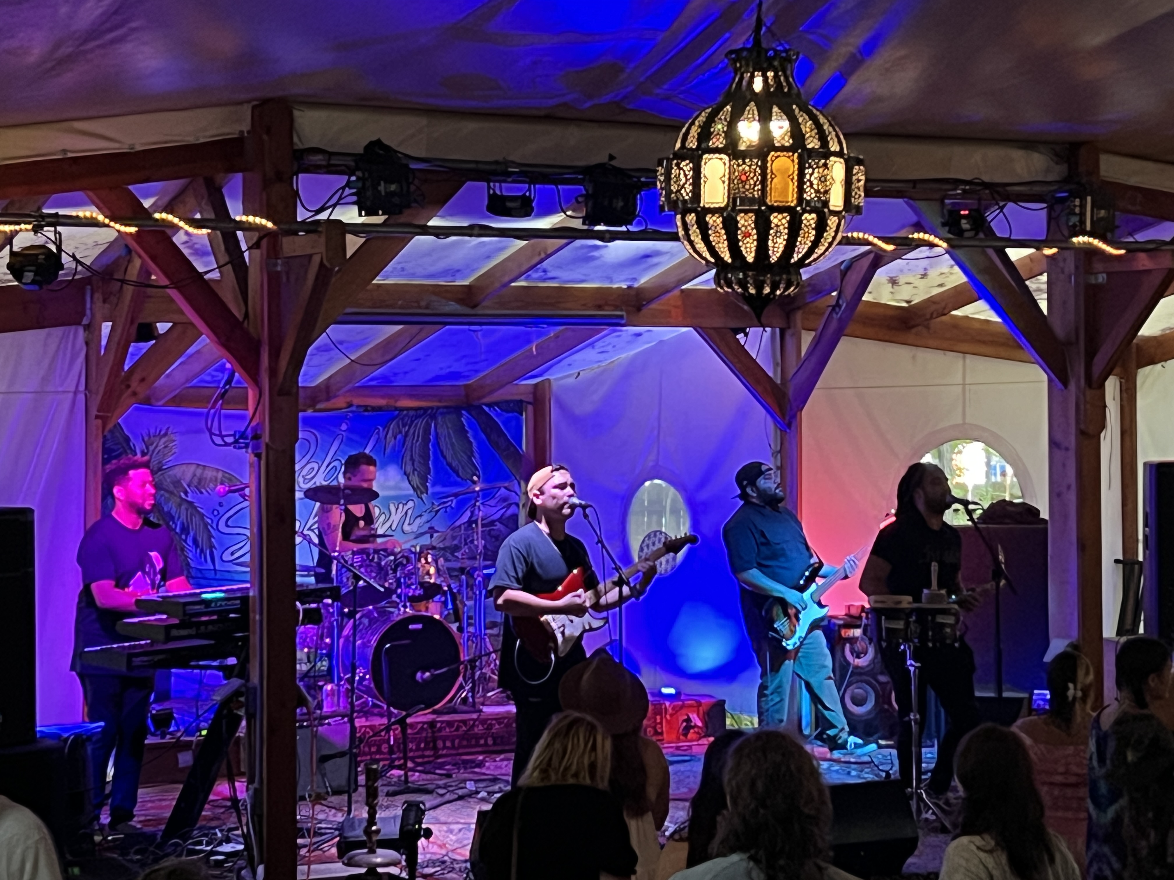 The Kingson w/ Rebel Shakedown