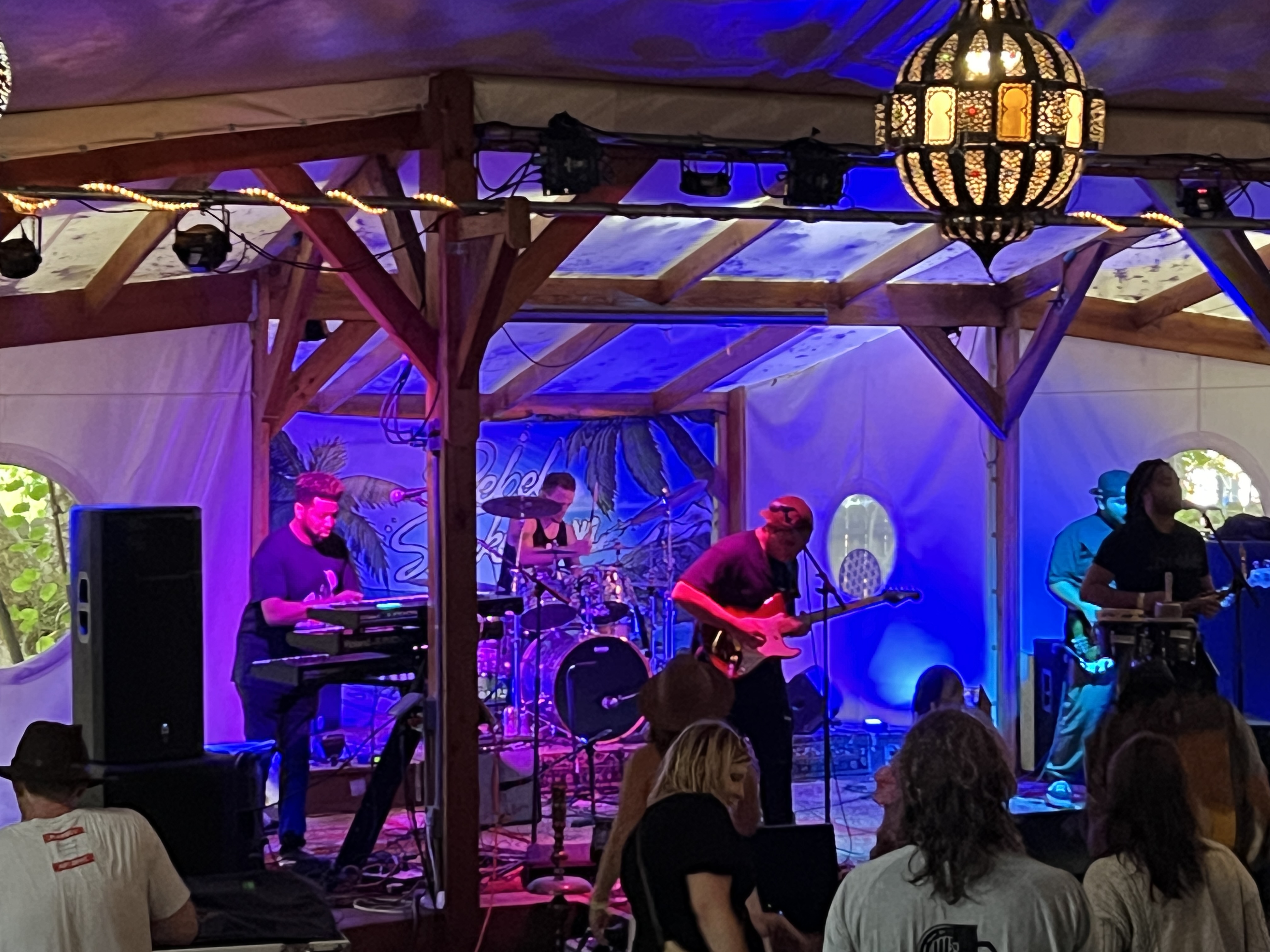 The Kingson w/ Rebel Shakedown