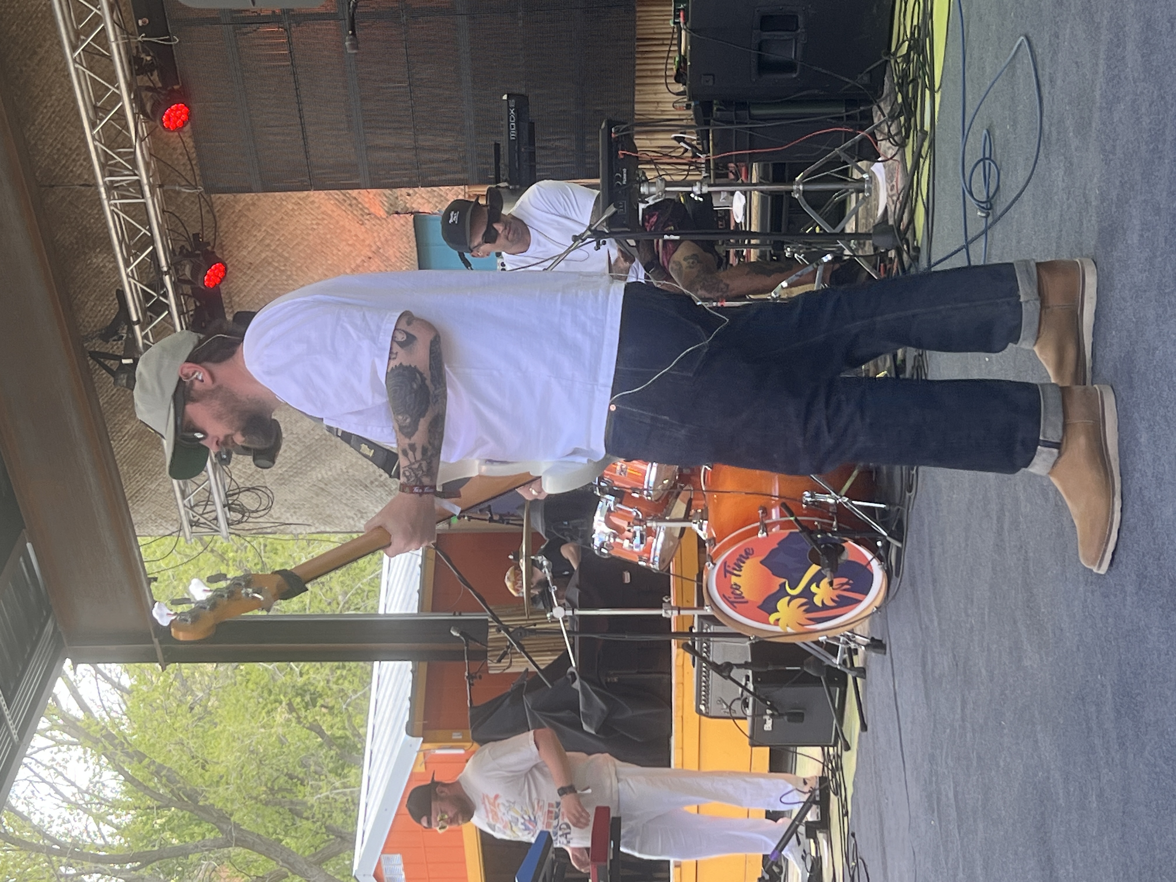 Royal Blu w/ The Autos — Rise & Vibes Festival 2024
